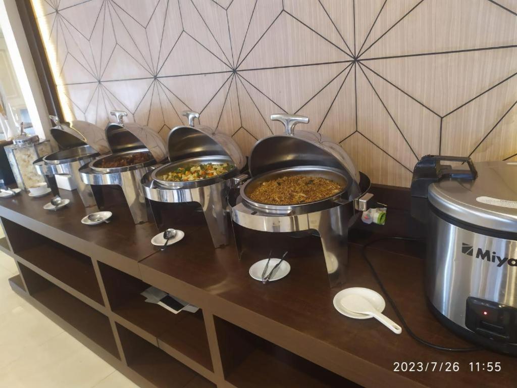 Paris Day Hotel Pamanukan Hilir Екстериор снимка